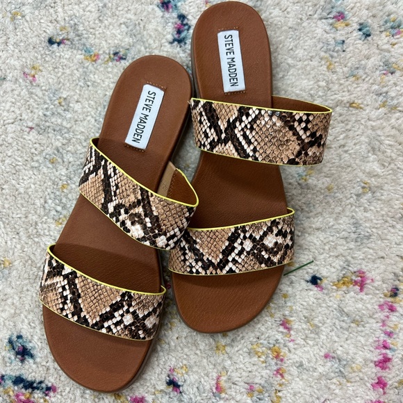 Shoes - Steve madden sandals